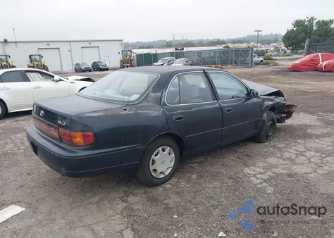 1993 Toyota Camry Le from USA, damaged, VIN 4T1SK12E2PU176189
